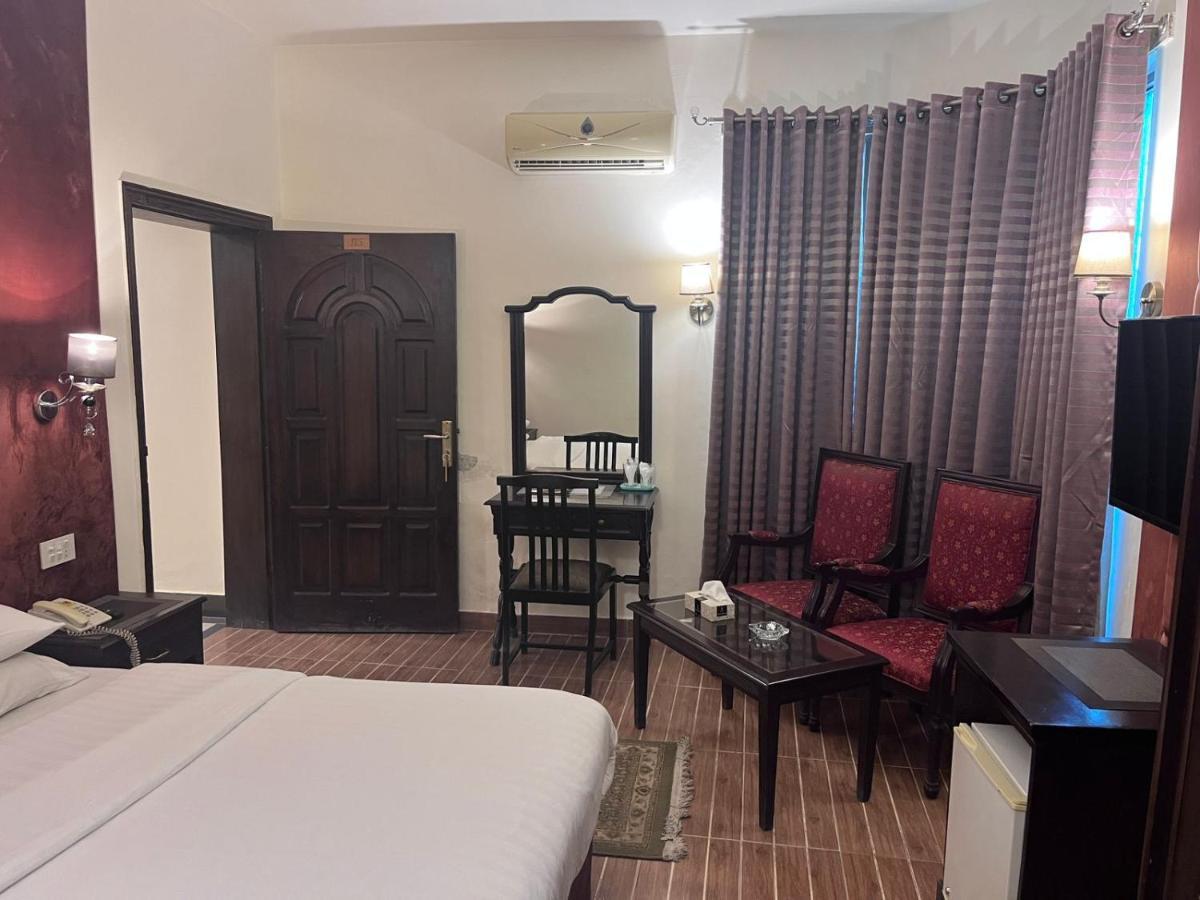 Shelton Hotel Rawalpindi Exterior foto