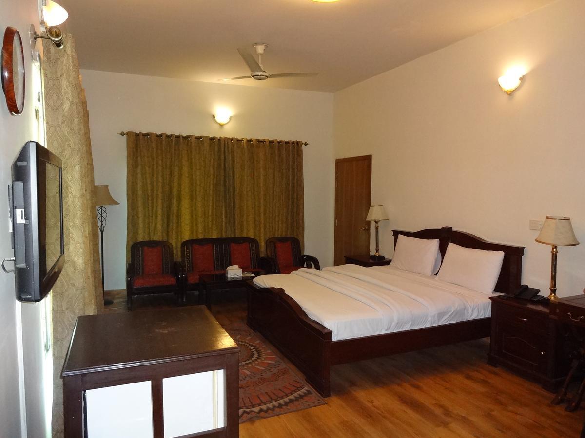 Shelton Hotel Rawalpindi Exterior foto